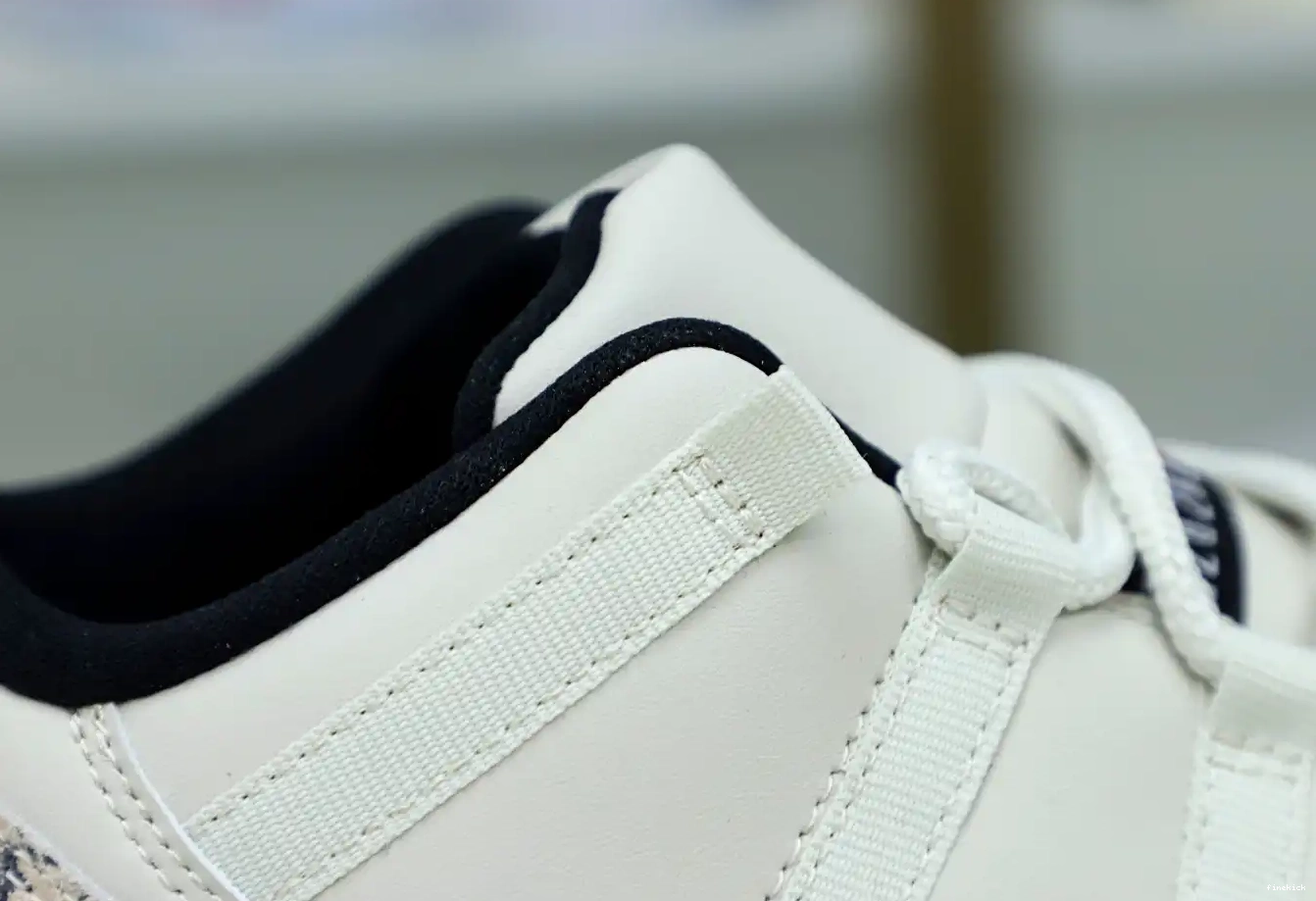 LIGHT BONE LOW SNAKESKIN 11 JORDAN AIR 0614
